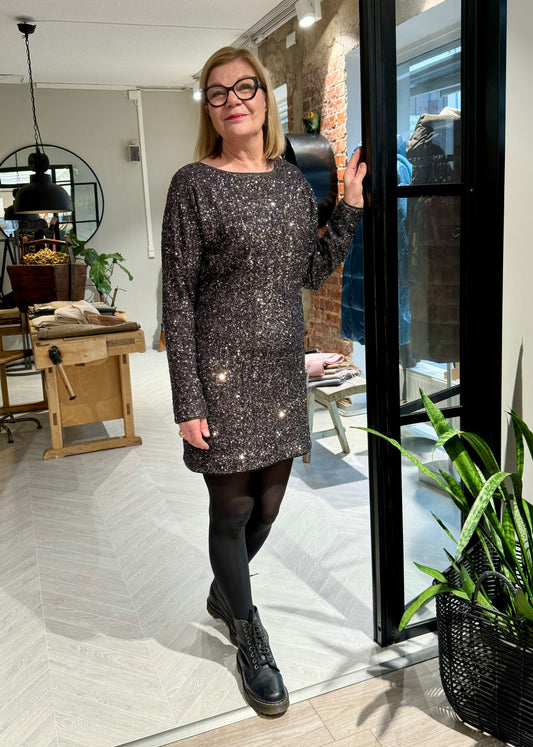 Second Female - mekko - hopea