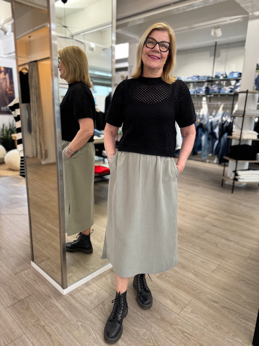 Minimum - neule - musta