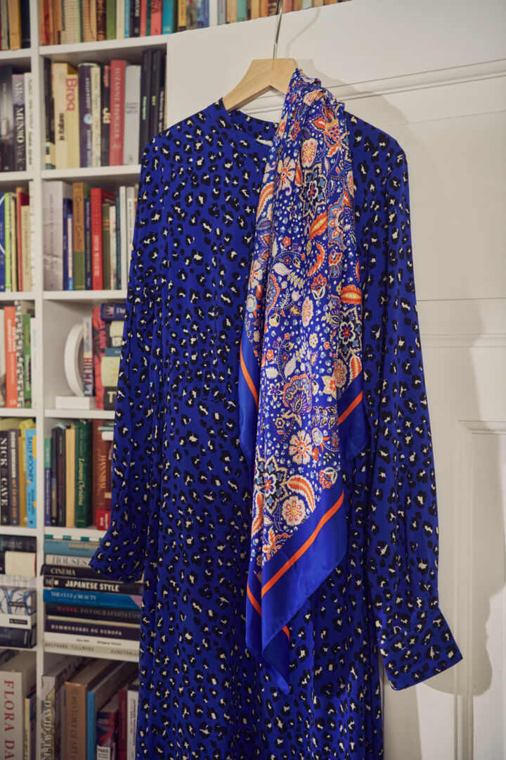 Part Two - huivi - sininen