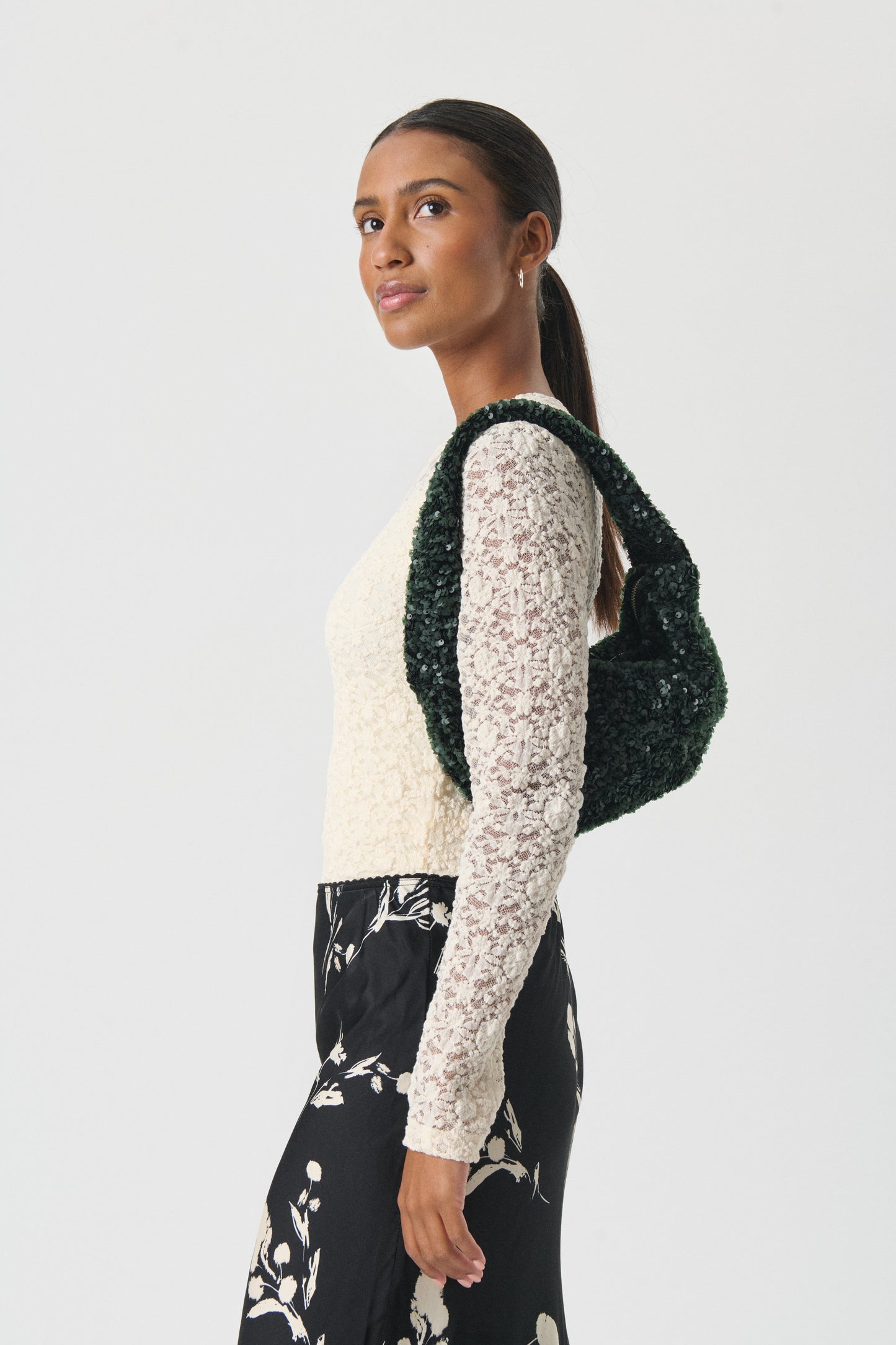 Part Two - laukku - tummanvihreä