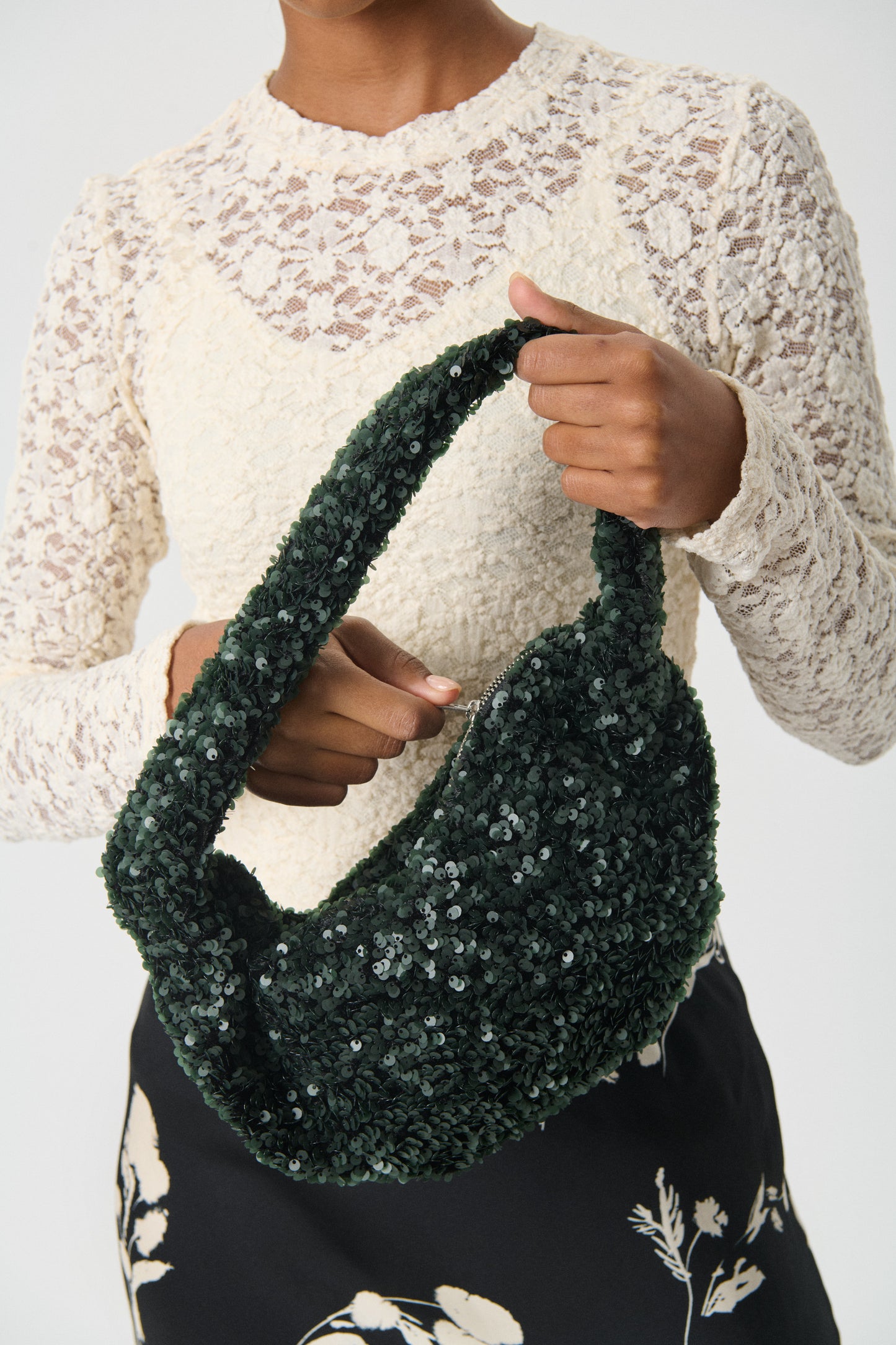 Part Two - laukku - tummanvihreä