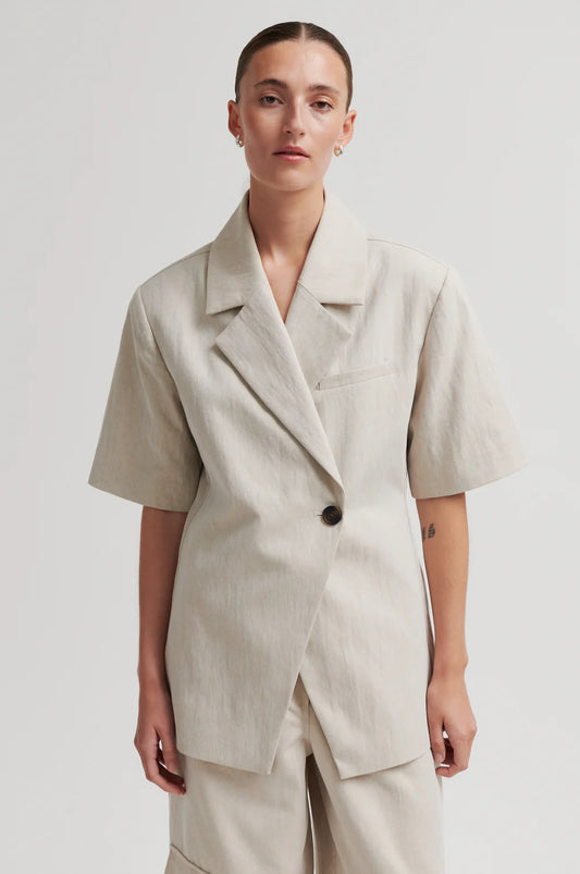 Second Female - bleiseri - hiekka