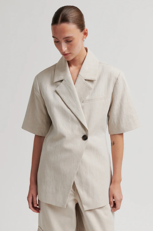 Second Female - bleiseri - hiekka