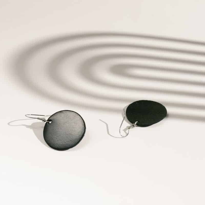 Viaminnet - korvakorut - musta