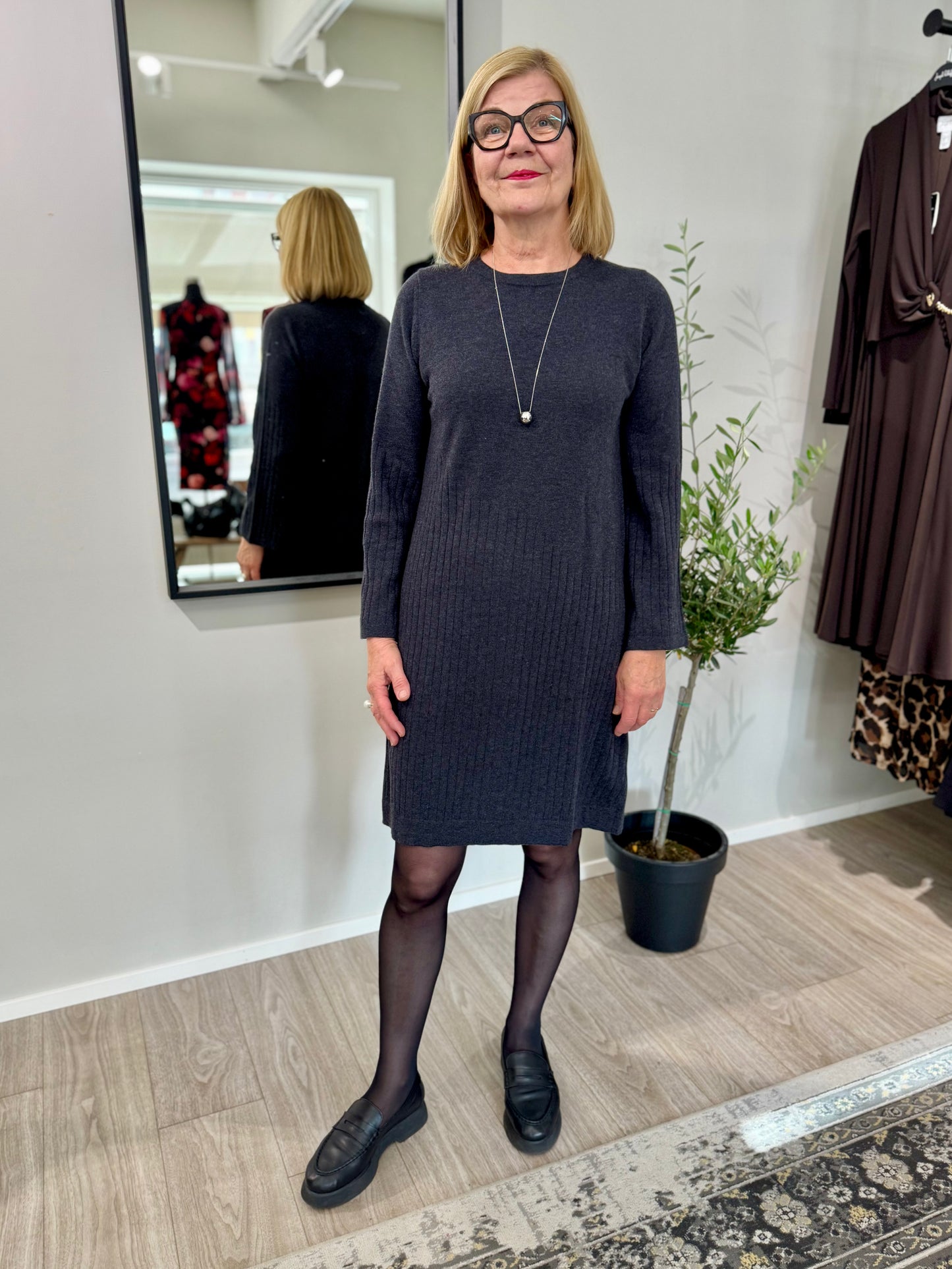 Holebrook - neulemekko - tummanharmaa