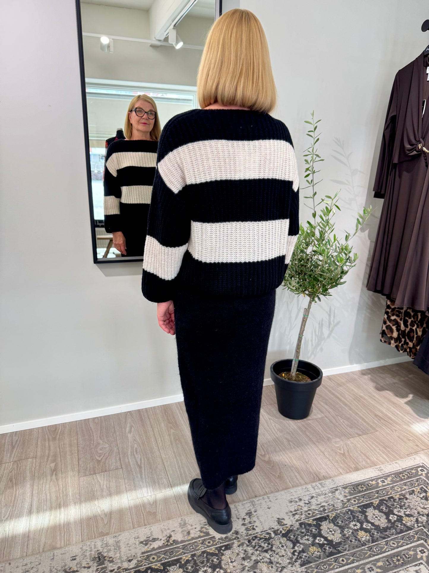 Holebrook - neulepusero - musta/vaalea raita