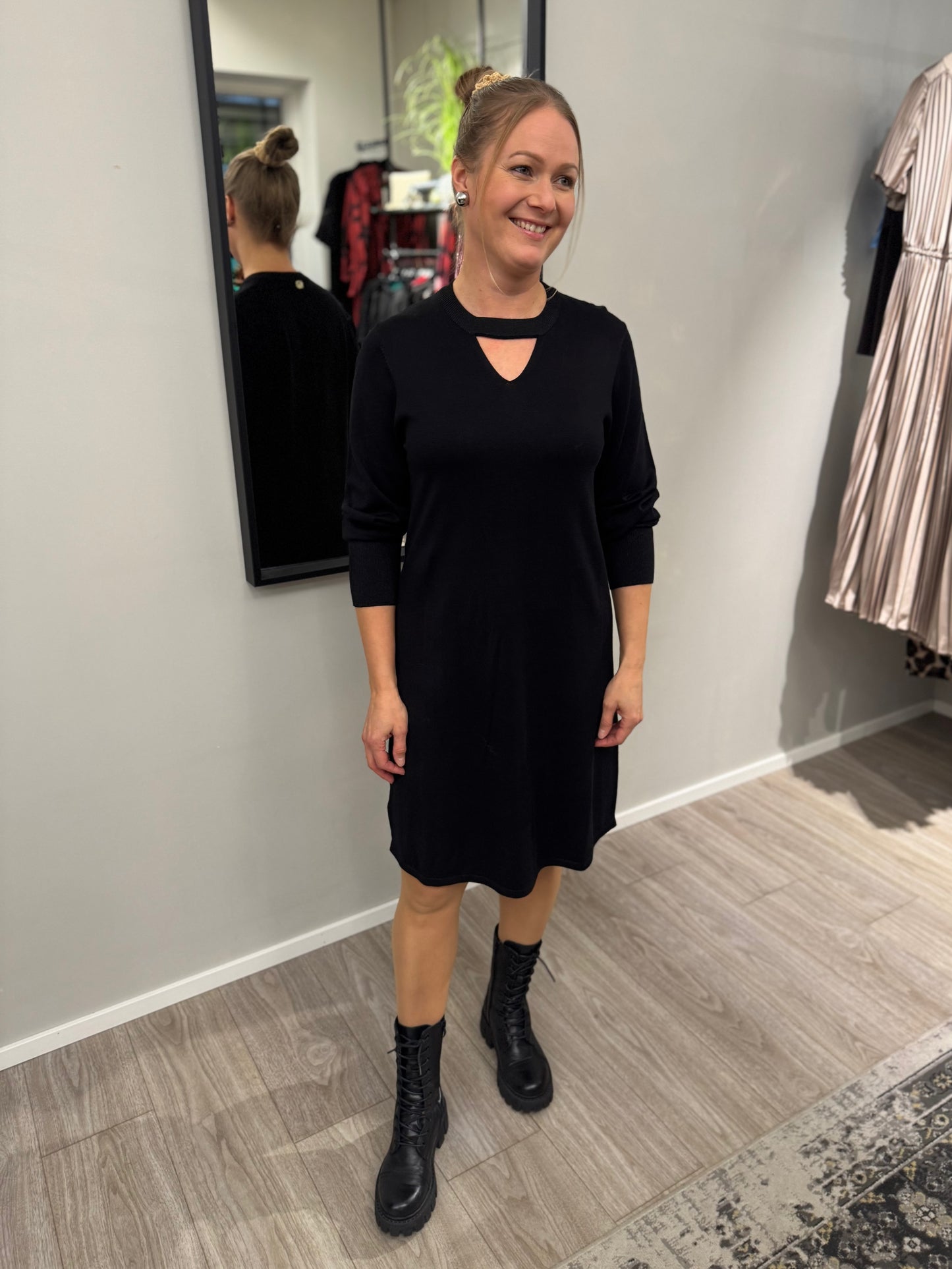 Claire Woman - neulemekko - musta