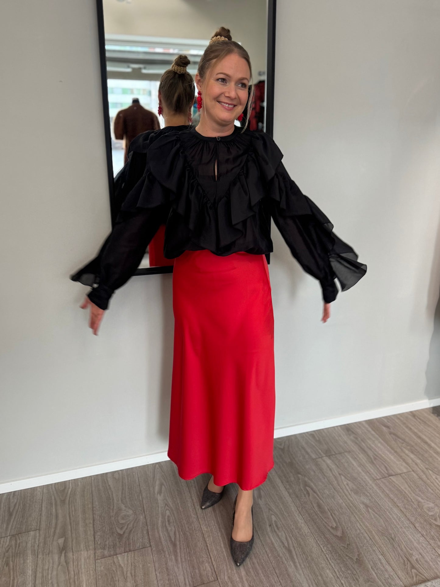 Second Female - pusero - musta