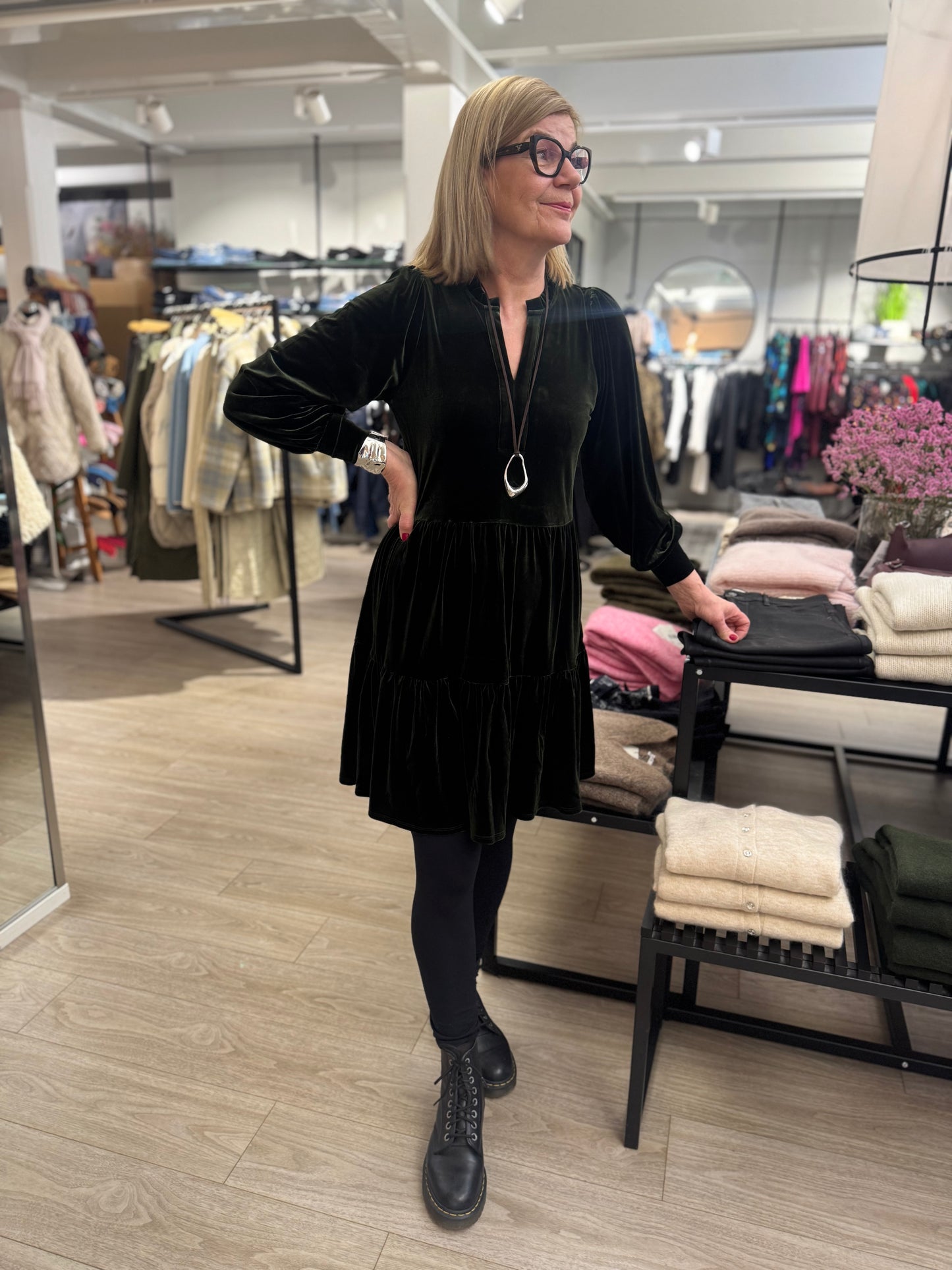 Part Two - mekko - tummanvihreä