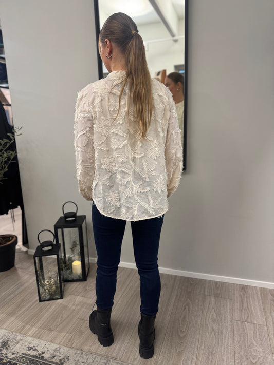 Second Female - paitapusero - kerma