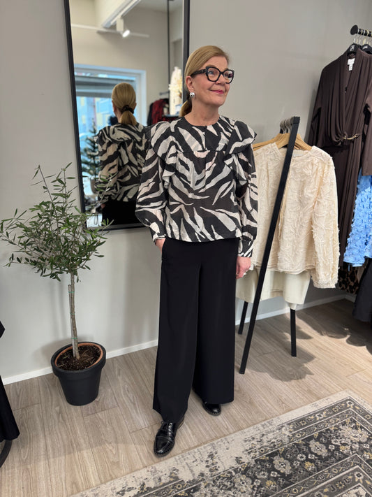 Second Female - pusero - seepra