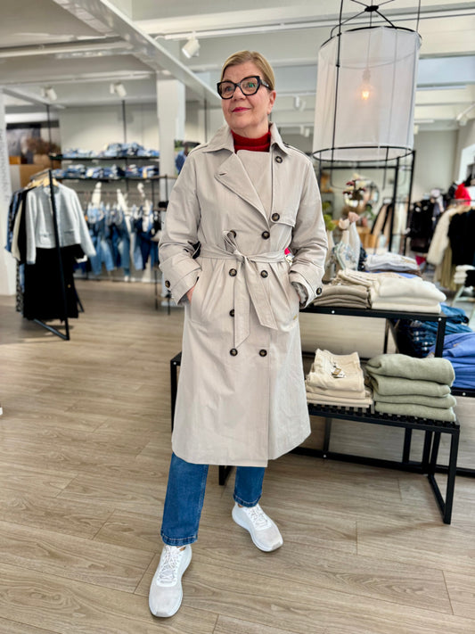 Claire Woman - trenssi - kitti