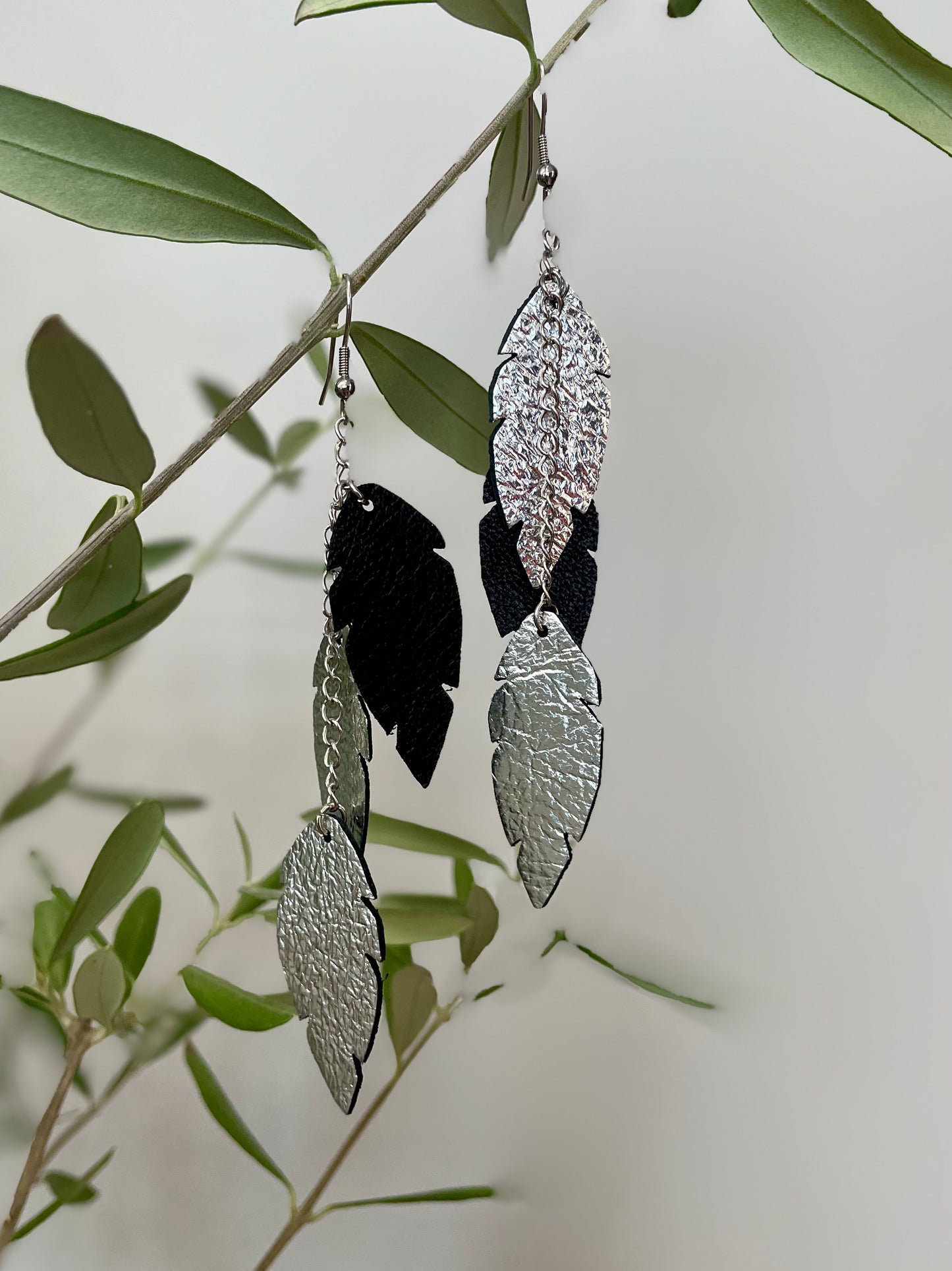 Viaminnet - korvakorut - hopea/musta