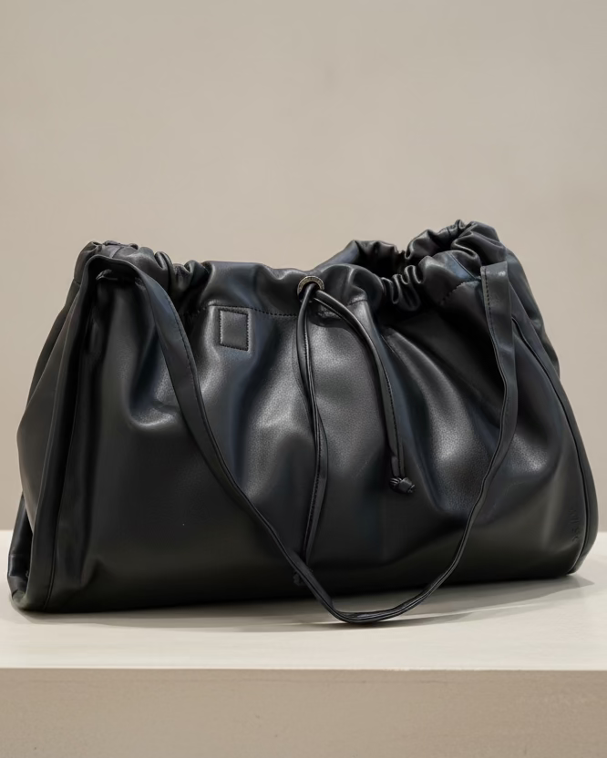 Hvisk - laukku - musta