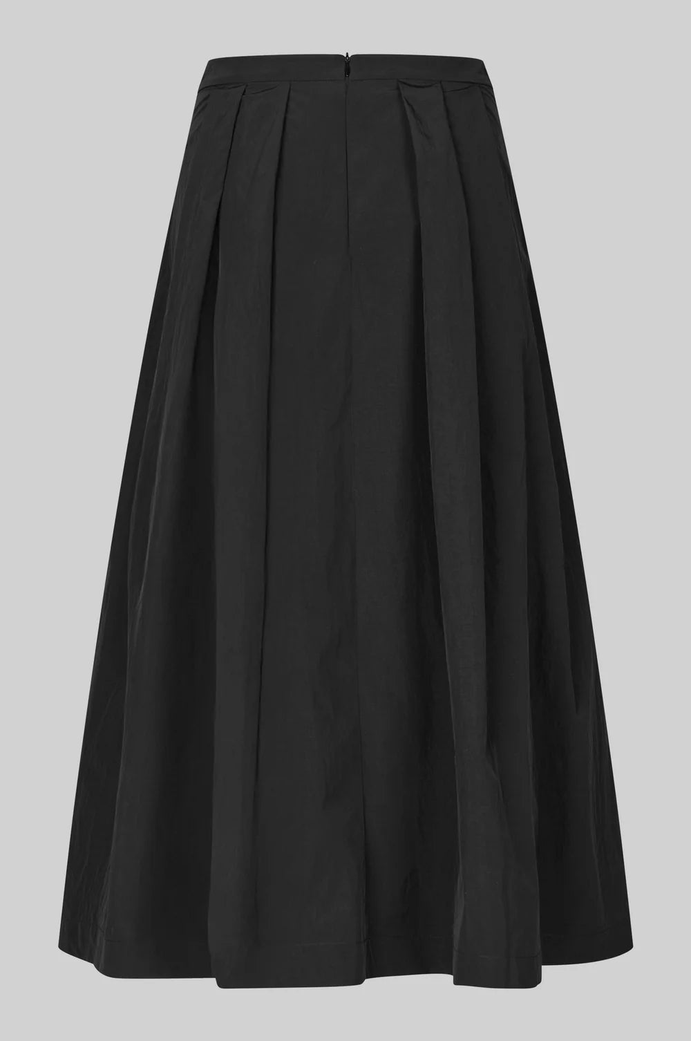 Second Female - hame - musta