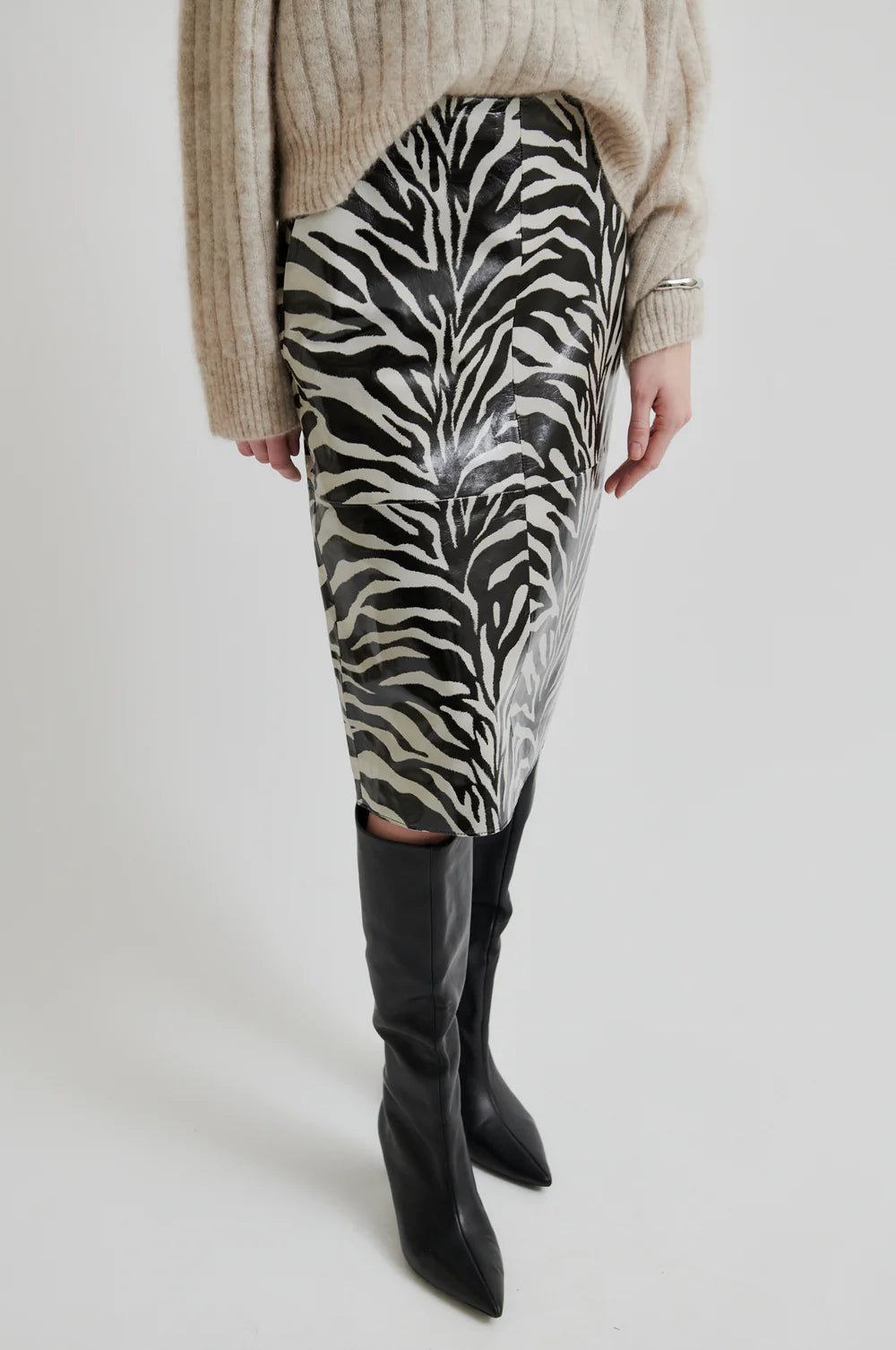 Second Female - hame - seepra