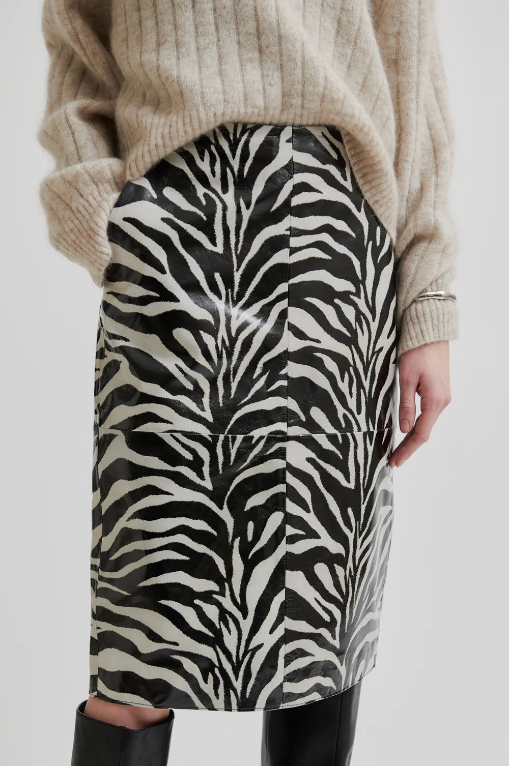 Second Female - hame - seepra