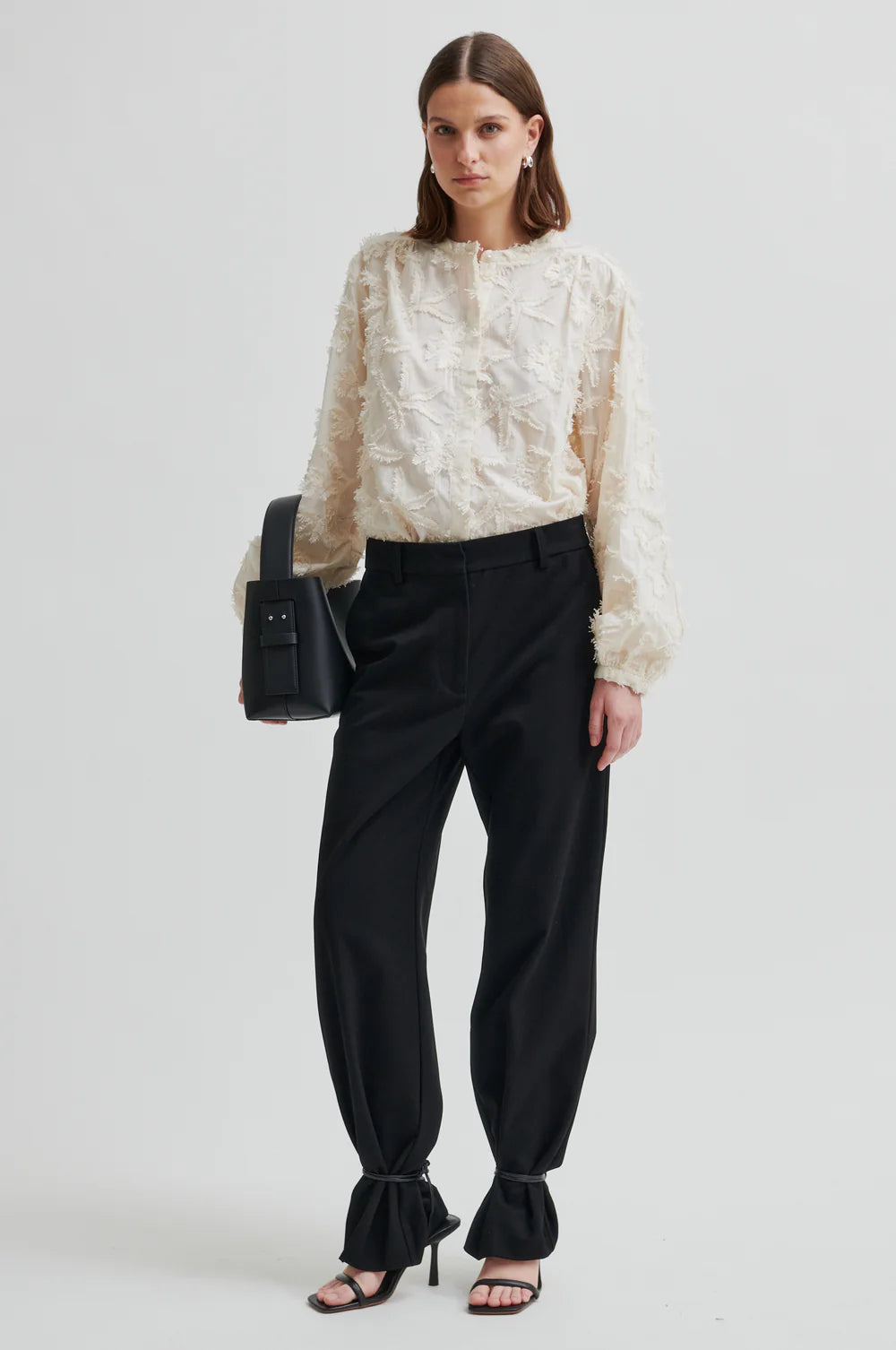 Second Female - paitapusero - kerma