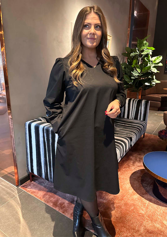 ISay - mekko - musta