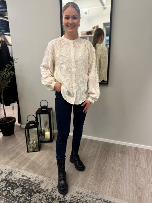 Second Female - paitapusero - kerma