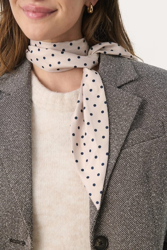 Part Two - huivi - vaalea