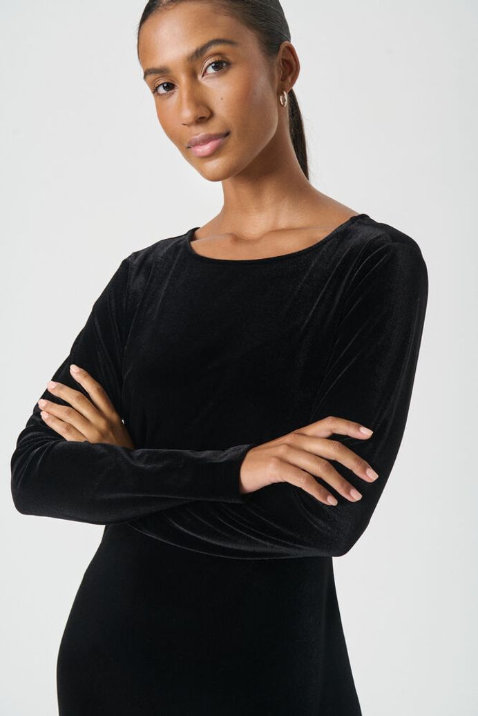 Part Two - mekko - musta